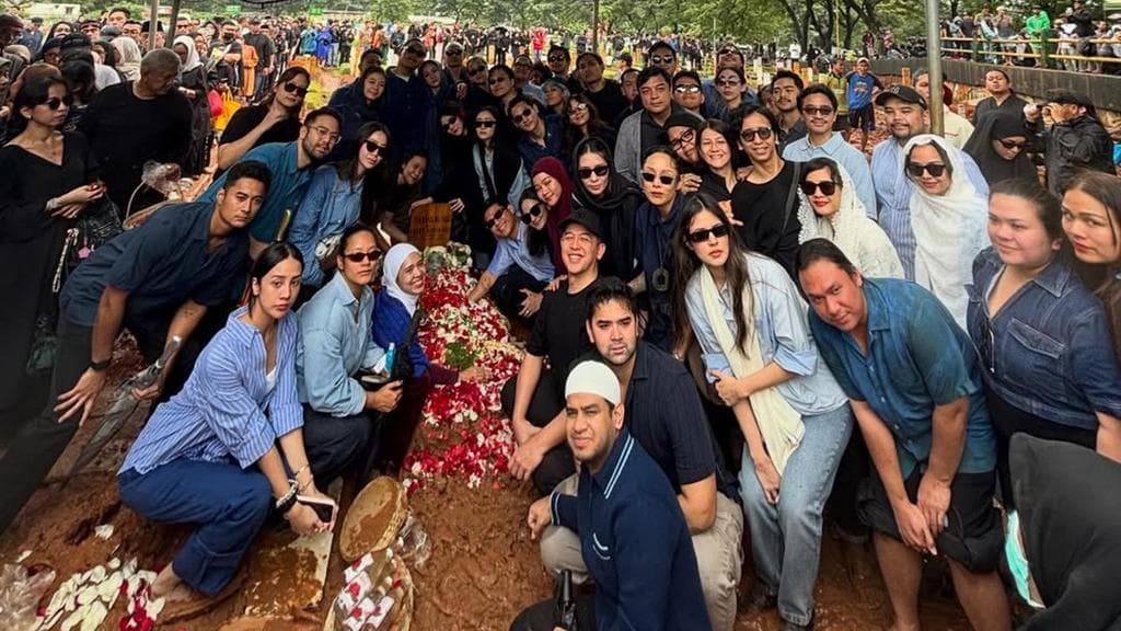 Biru untuk Vidi: Kisah di Balik Warna Penghormatan Terakhir yang Menggugah Hati