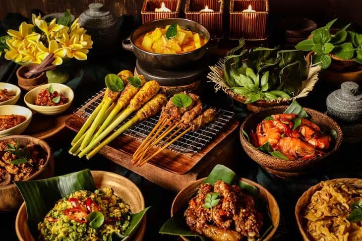 Ketika Makanan Bukan Lagi Sekadar Isi Perut: Mengurai Fenomena Kuliner Sebagai Cermin Identitas Sosial