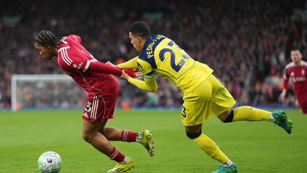 Anfield Berduka: Pola Mematikan yang Menggerogoti Mimpi Juara Liverpool