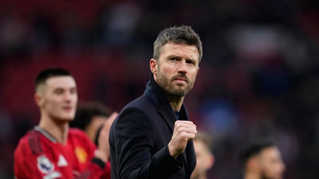 Hantu Solskjaer dan Dilema Carrick: Mengapa Manajemen MU Masih Ragu Memberi Kontrak Permanen?