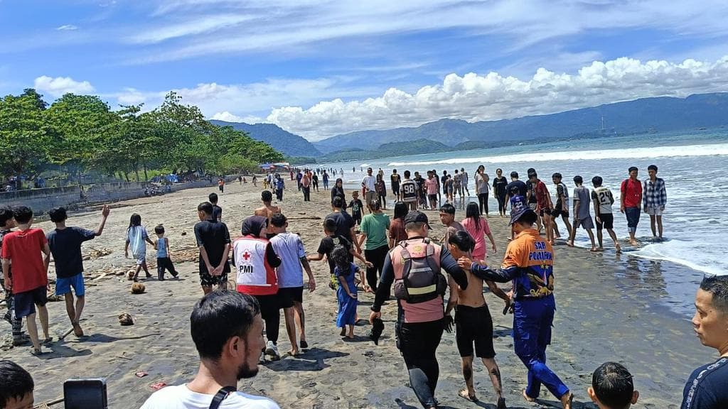 Saat Laut Berubah Jadi Jebakan: Kisah Nyata Tiga Remaja yang Hampir Tenggelam di Pantai Sukabumi