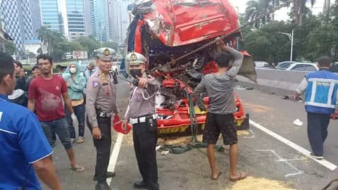 Detik-Detik di Lajur Kanan: Saat Lima Kendaraan Menari dalam Satu Tarikan Napas di Tol Dalam Kota