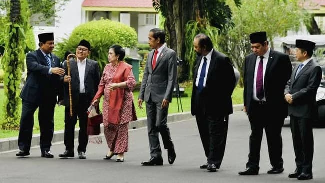 Di Balik Layar Kekuasaan: Misteri Koalisi Tenda Besar dan Pertarungan yang Belum Usai